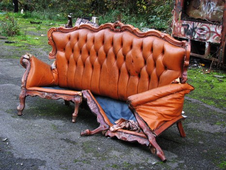 Business customer receiving resolution notice